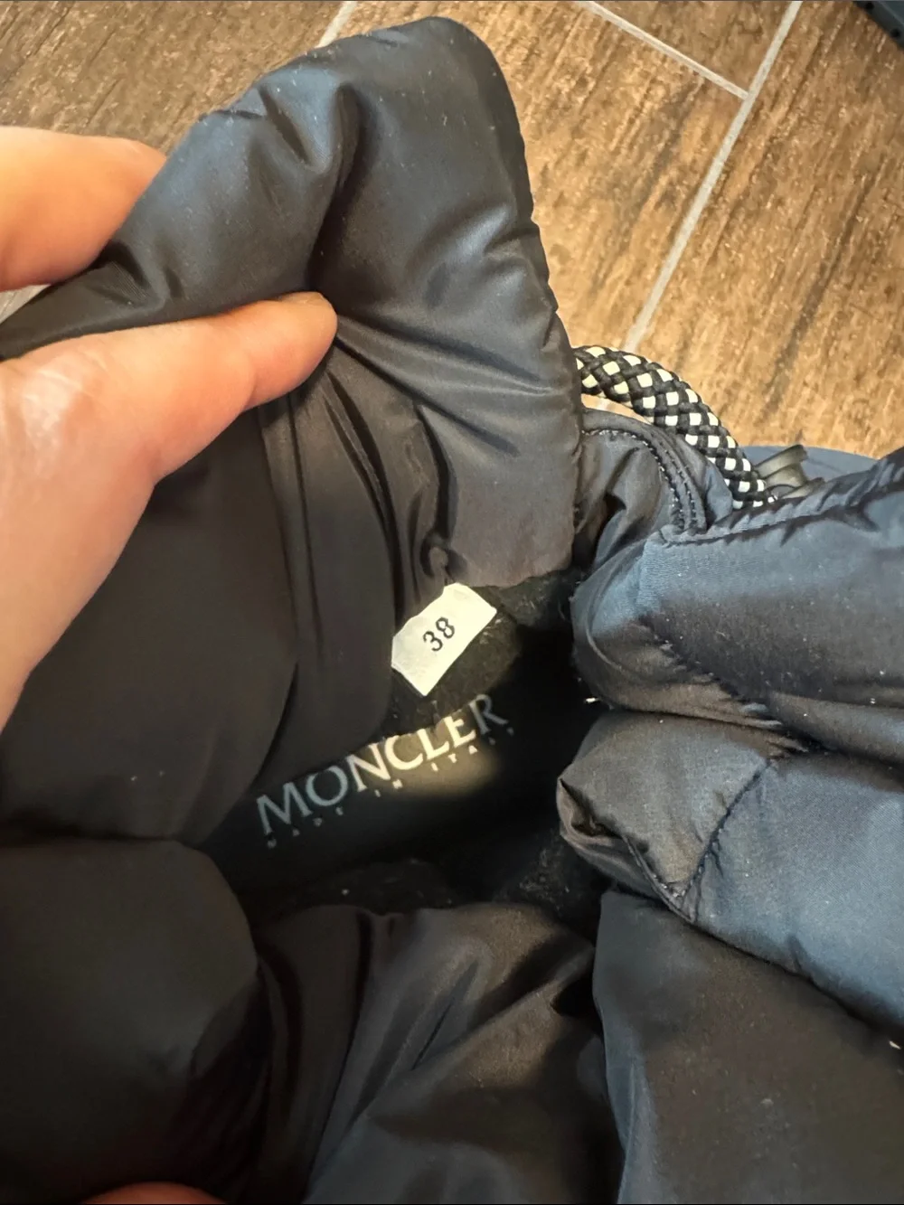 Moncler 💯 authentic